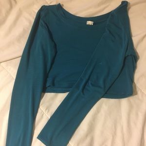 Long sleeve fitted crop-top